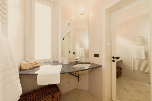 Garibaldi Centro - East End Apartments image 15